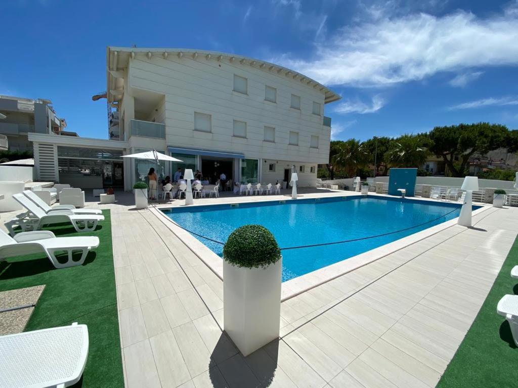 Elite Boutique Hotel Roseto Degli Abruzzi Extérieur photo